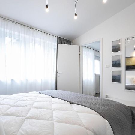 Apartment Denis ロヴィニ エクステリア 写真