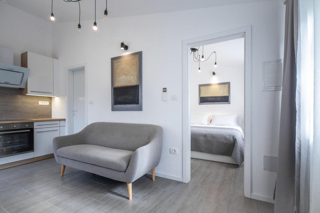 Apartment Denis ロヴィニ エクステリア 写真