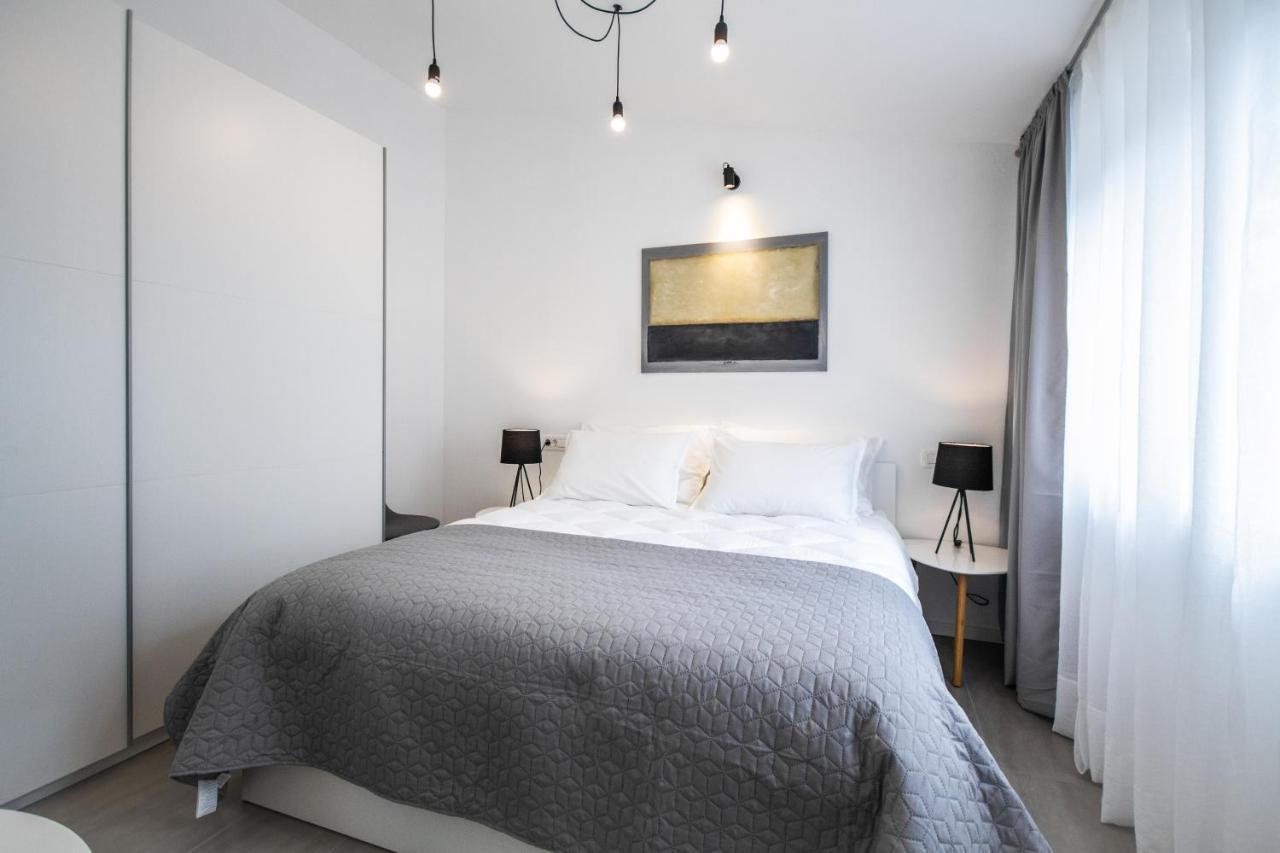 Apartment Denis ロヴィニ エクステリア 写真